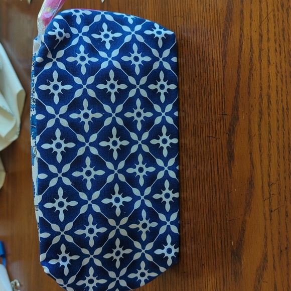 Estee Lauder Cosmetics/ Accessories Bag - Picture 2 of 5